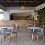 Hotel Odysseas With Private Pool, Close To Tsilivi Plános
