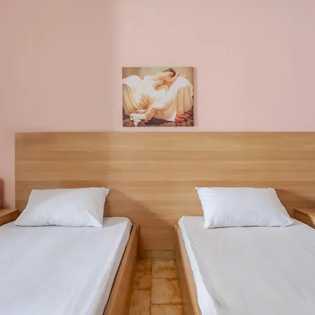 Hotel Odysseas With Private Pool, Close To Tsilivi Plános