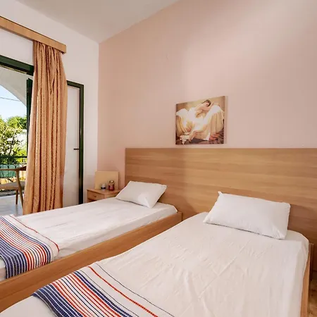 Hotel Odysseas With Private Pool, Close To Tsilivi Plános